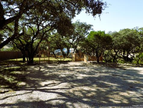 196 Whispering Oak Lane Lakehills TX 78063