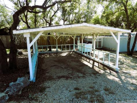 196 Whispering Oak Lane Lakehills TX 78063