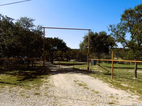 196 Whispering Oak Lane Lakehills TX 78063