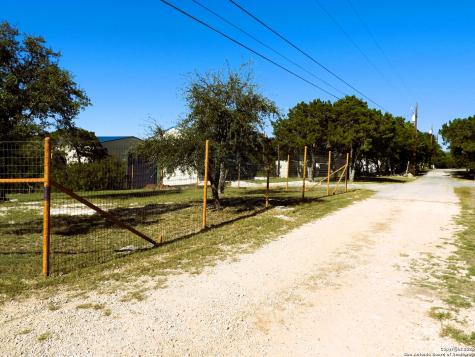 196 Whispering Oak Lane Lakehills TX 78063