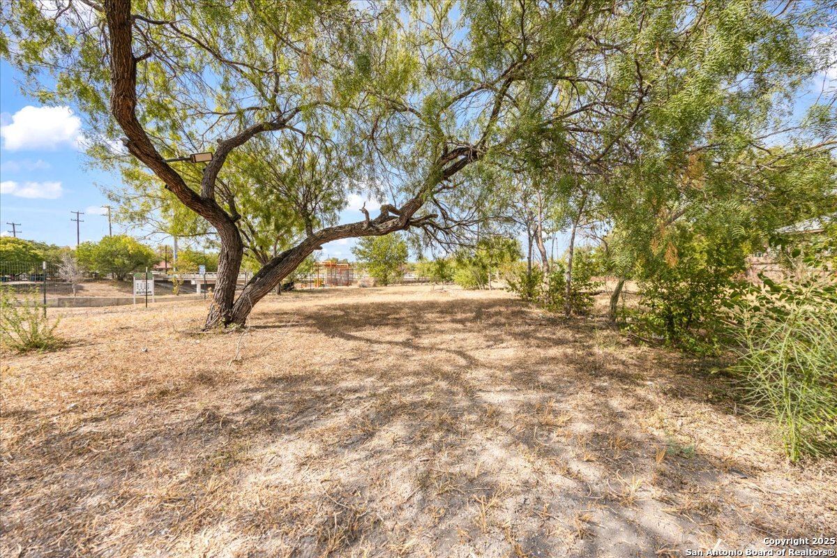 331 N San Ignacio San Antonio TX 78237