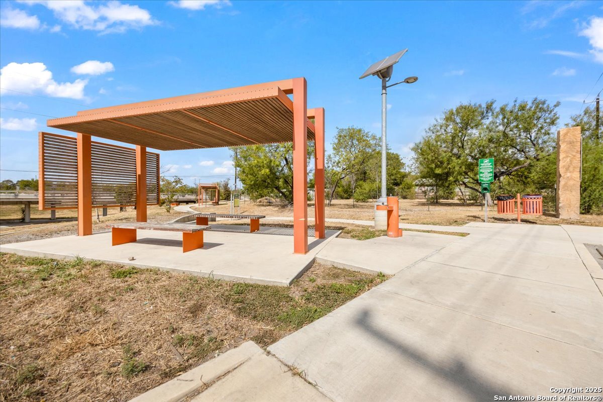331 N San Ignacio San Antonio TX 78237
