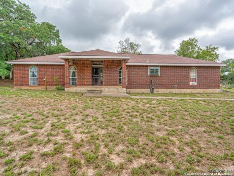 1026 Eagle Creek Drive Floresville TX 78114