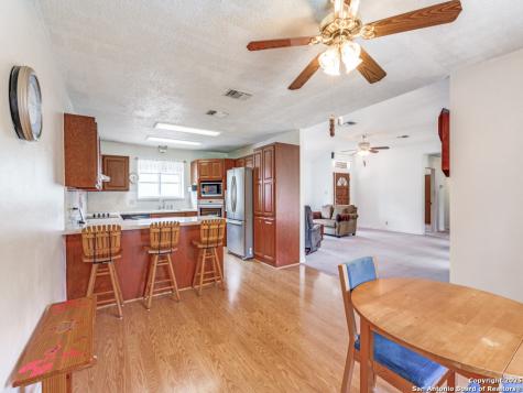 1026 Eagle Creek Drive Floresville TX 78114