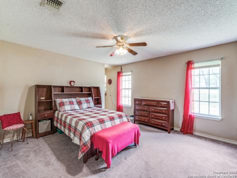 1026 Eagle Creek Drive Floresville TX 78114