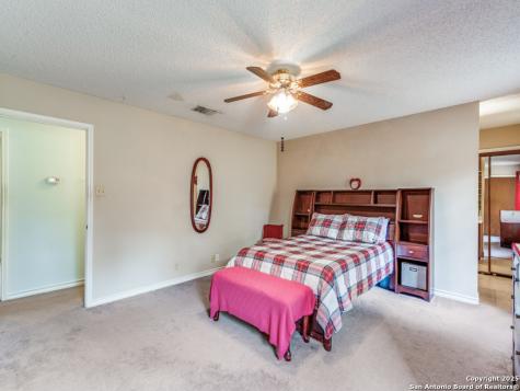 1026 Eagle Creek Drive Floresville TX 78114