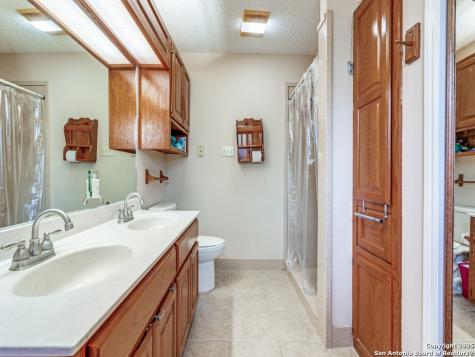 1026 Eagle Creek Drive Floresville TX 78114