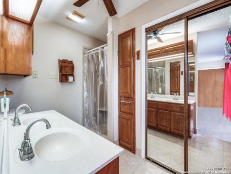 1026 Eagle Creek Drive Floresville TX 78114