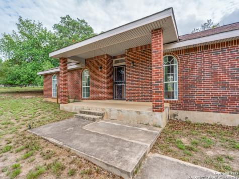 1026 Eagle Creek Drive Floresville TX 78114