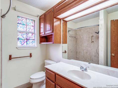 1026 Eagle Creek Drive Floresville TX 78114