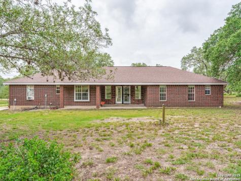 1026 Eagle Creek Drive Floresville TX 78114