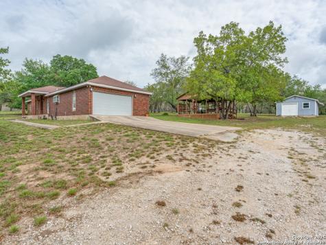 1026 Eagle Creek Drive Floresville TX 78114