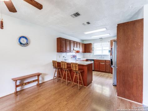 1026 Eagle Creek Drive Floresville TX 78114