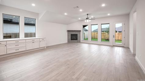 1734 Gyst Road Seguin TX 78155