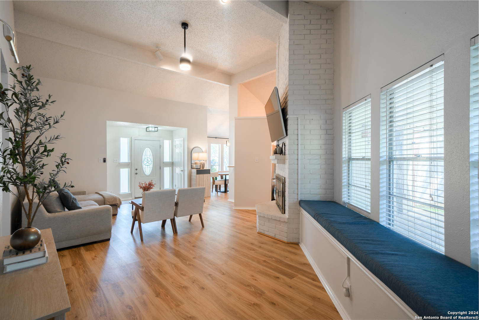 8027 Forest Bridge Live Oak TX 78233