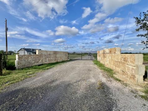 2337 Paisano Trail Beeville TX 78102