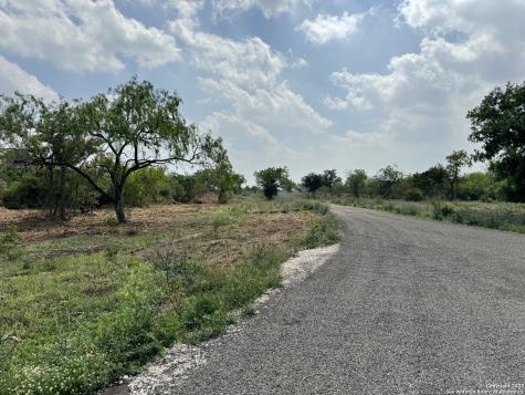 2337 Paisano Trail Beeville TX 78102