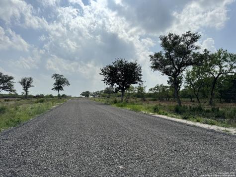 2337 Paisano Trail Beeville TX 78102