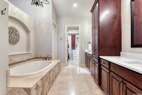 14562 Iron Horse Way Helotes TX 78023