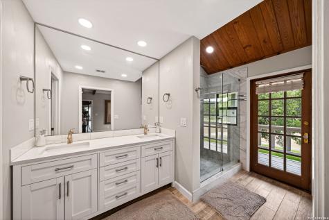 199 Lakeshore Drive S Bandera TX 78003