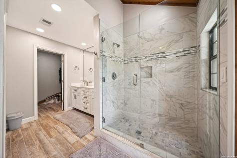 199 Lakeshore Drive S Bandera TX 78003