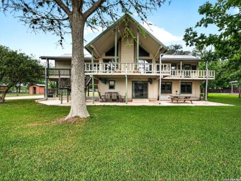 199 Lakeshore Drive S Bandera TX 78003
