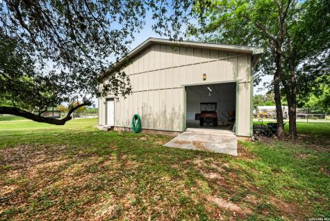 199 Lakeshore Drive S Bandera TX 78003