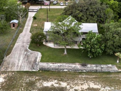 199 Lakeshore Drive S Bandera TX 78003