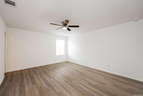 10415 Mcclintock Converse TX 78109