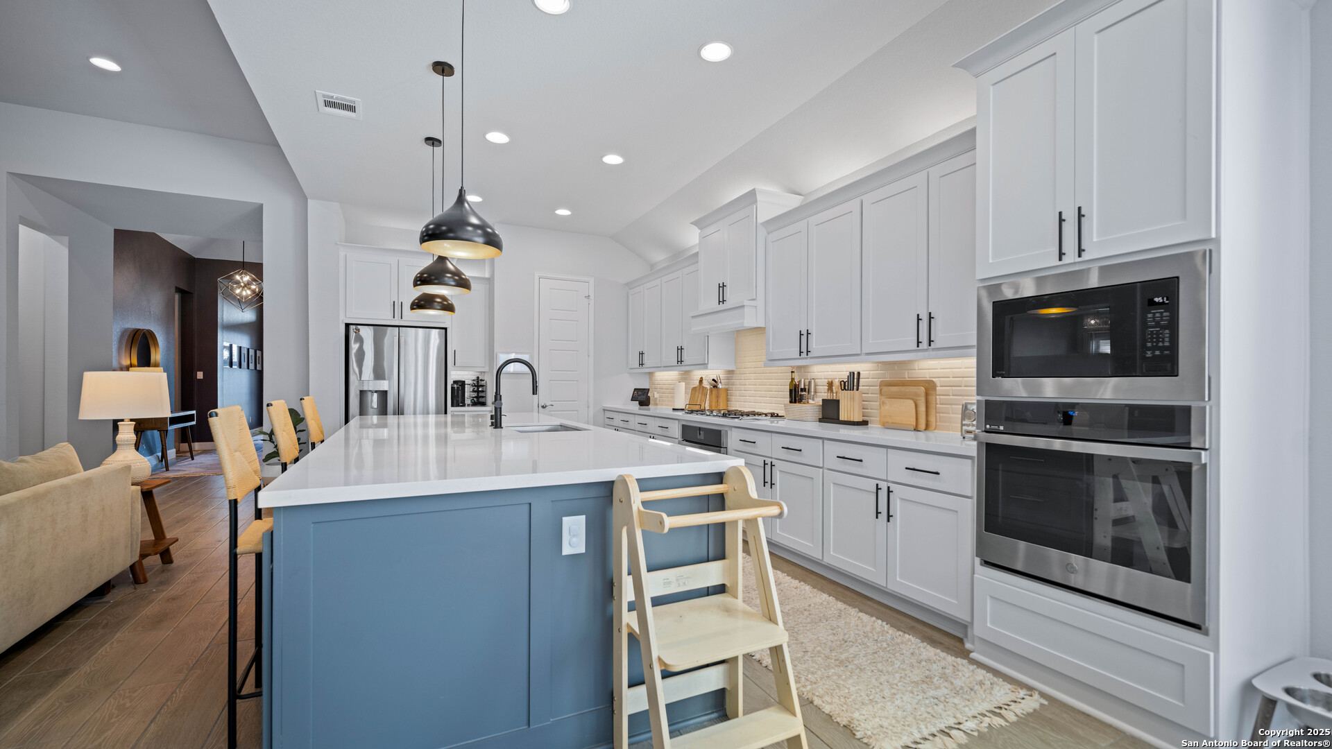 1925 Luna New Braunfels TX 78132
