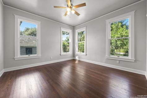 148 E Elsmere San Antonio TX 78212