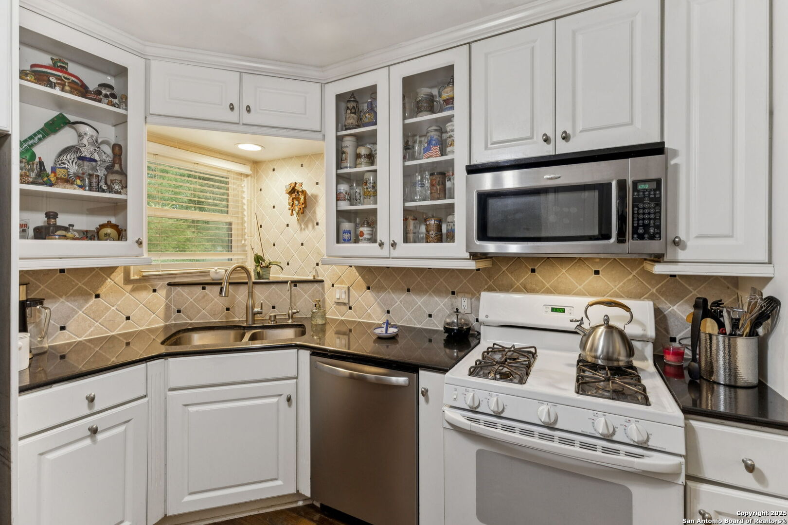 352 Larchmont Drive San Antonio TX 78209