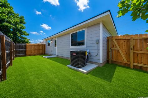240 W Martindale Street Seguin TX 78155