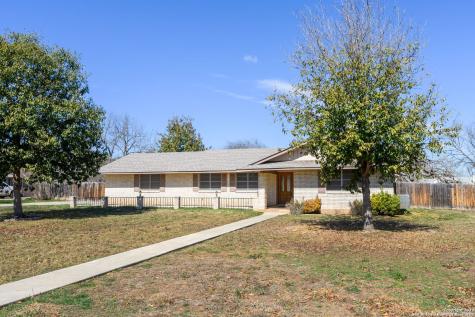 1304 Acorn Road Hondo TX 78861