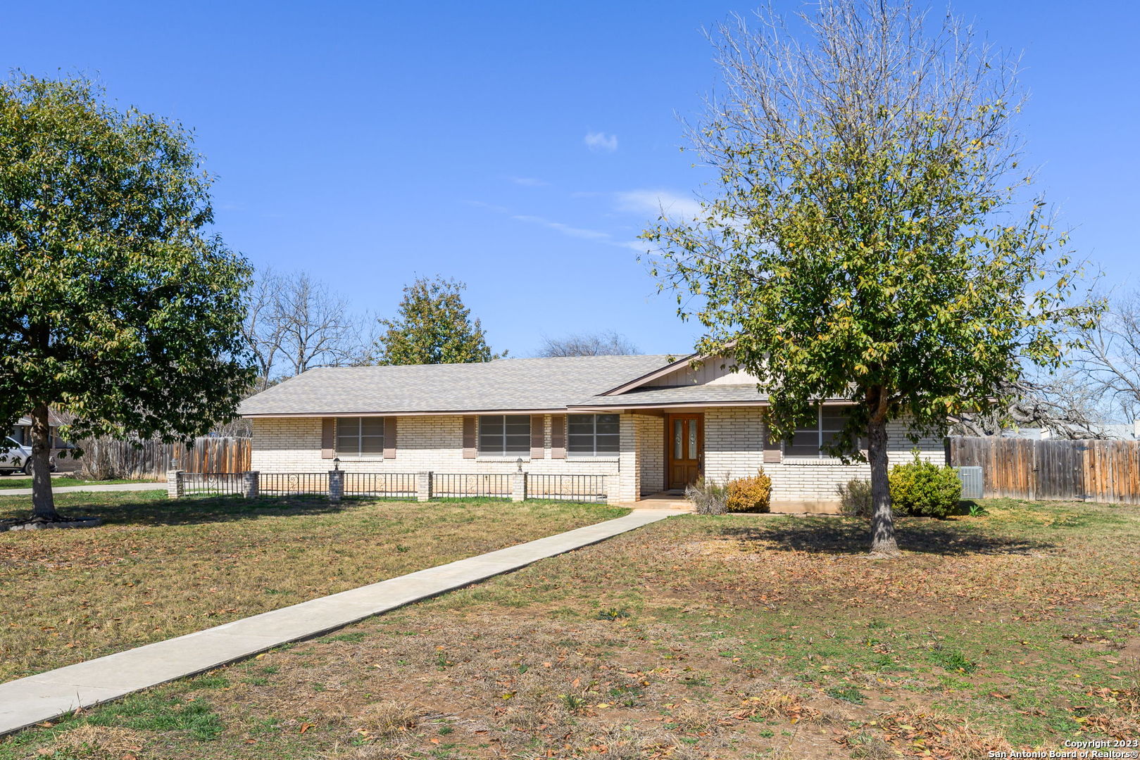 1304 Acorn Road Hondo TX 78861