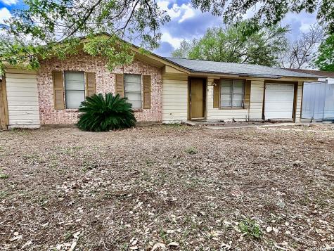 1106 E Hutchinson Street Beeville TX 78102