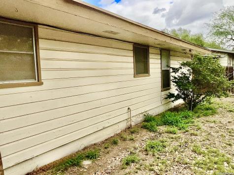 1106 E Hutchinson Street Beeville TX 78102