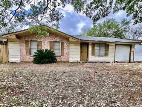 1106 E Hutchinson Street Beeville TX 78102