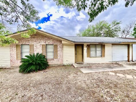1106 E Hutchinson Street Beeville TX 78102