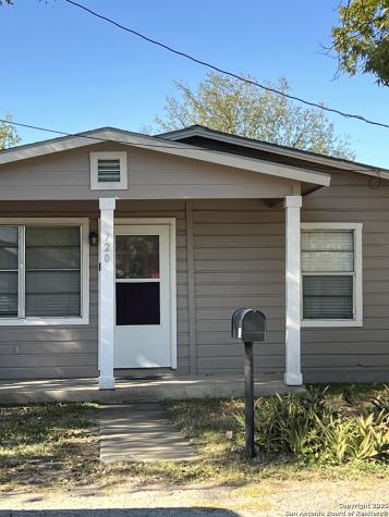 720 Reyes Street Uvalde TX 78801