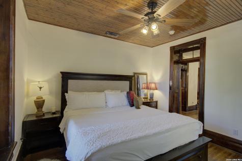 405 W Avenue E Alpine TX 79830