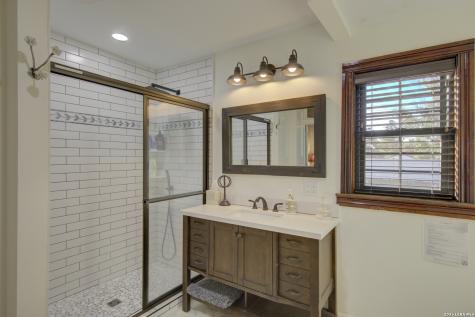 405 W Avenue E Alpine TX 79830