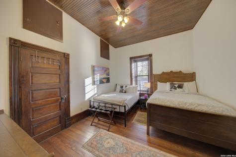 405 W Avenue E Alpine TX 79830
