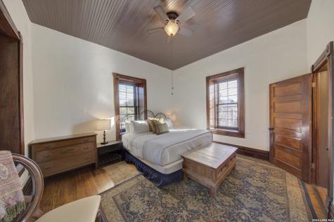 405 W Avenue E Alpine TX 79830