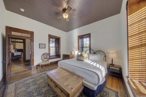 405 W Avenue E Alpine TX 79830