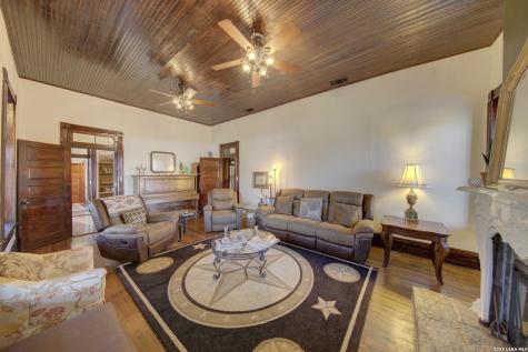 405 W Avenue E Alpine TX 79830