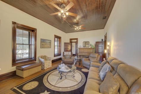 405 W Avenue E Alpine TX 79830