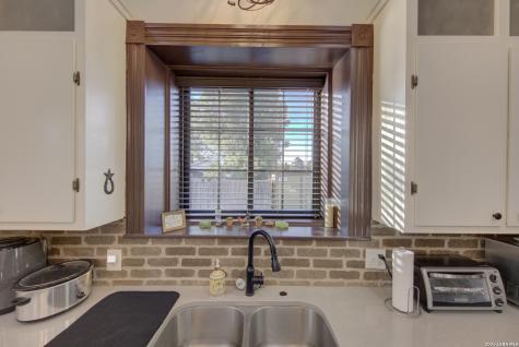 405 W Avenue E Alpine TX 79830