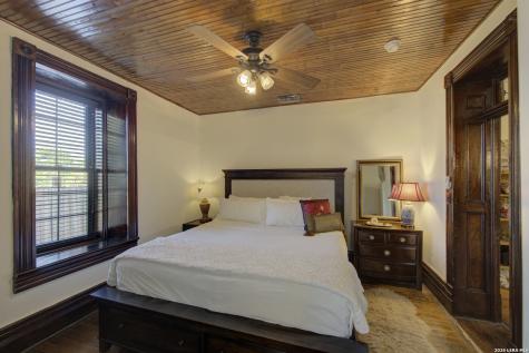 405 W Avenue E Alpine TX 79830