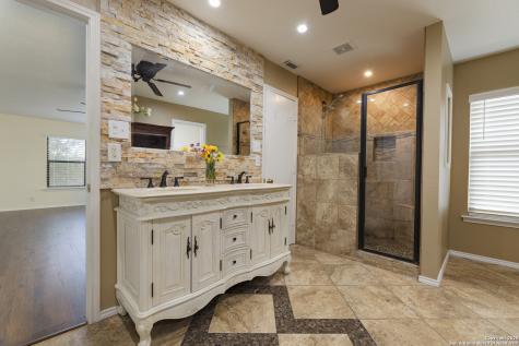 106 Lauren Boerne TX 78006